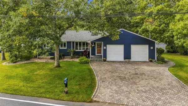 67 Wakeman RD, Hampton Bays, NY 11946