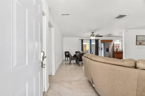 537 MELODY CIR, Sarasota, FL 34237