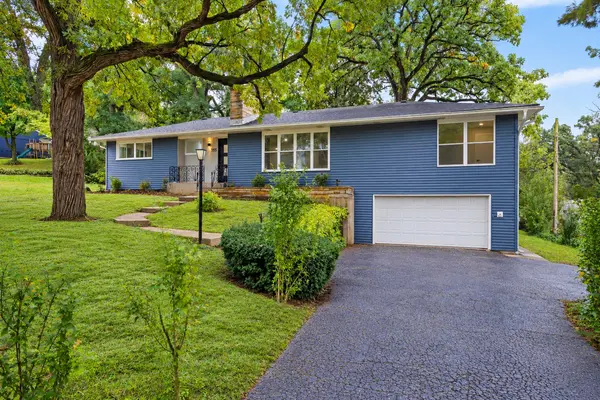 355 Hiawatha DR, Lake In The Hills, IL 60156