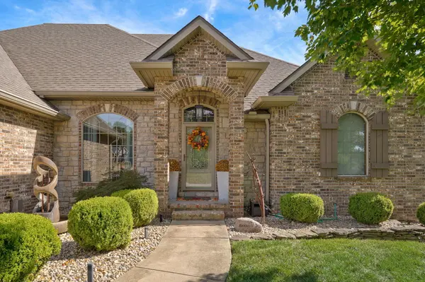 5904 S Parkhaven LN, Springfield, MO 65810