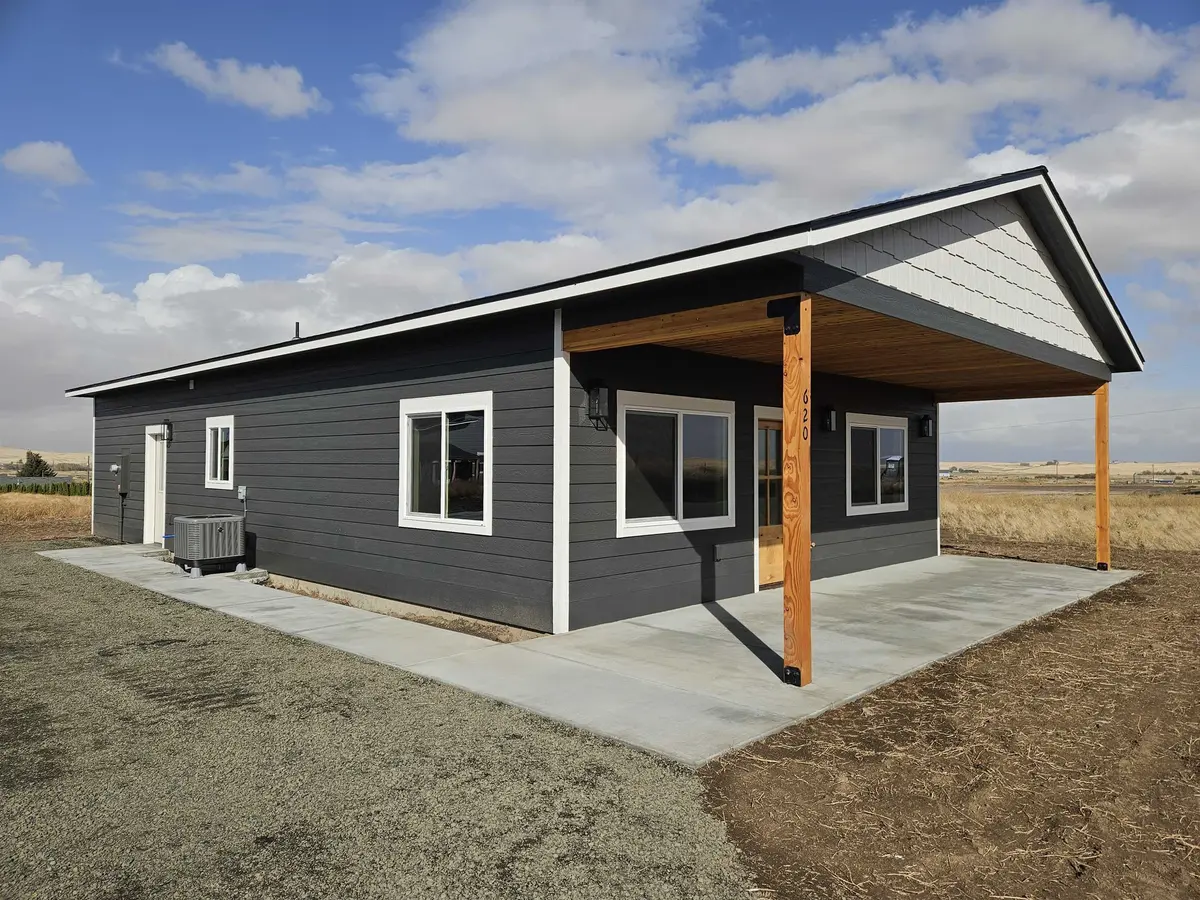 520 E Devisadero St, Reardan, WA 99029