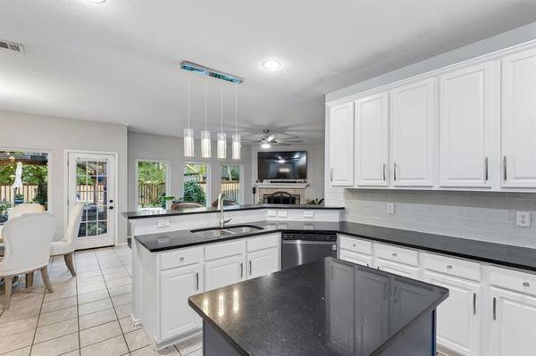 10404 Bear Creek Trail, Fort Worth, TX 76244