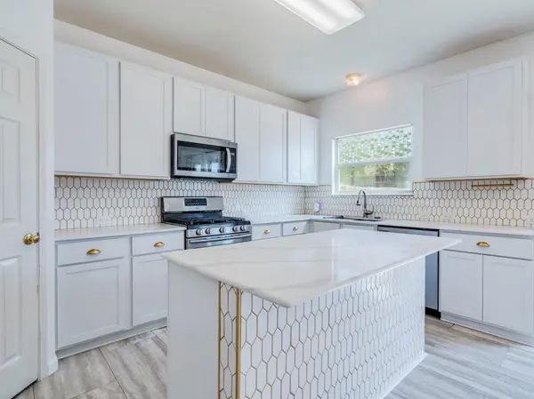 112 Maplewood N, Kyle, TX 78640