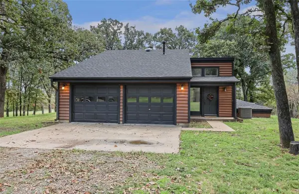 1104 Meadow RD, Cherryvale, KS 67335