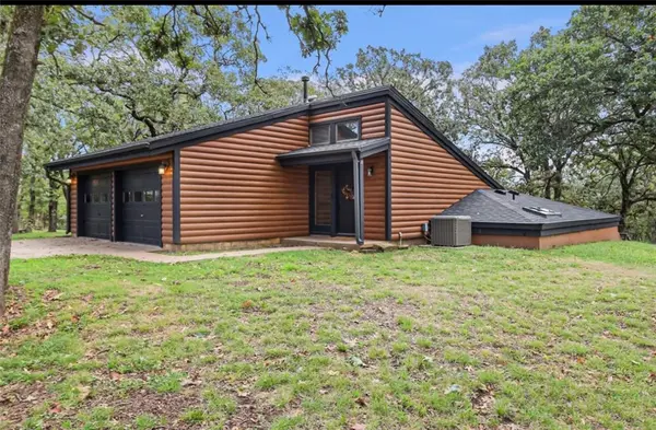1104 Meadow RD, Cherryvale, KS 67335