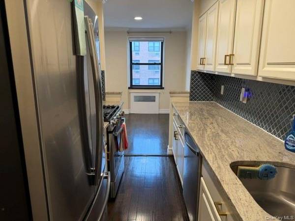 3 Birchwood CT #4M, Mineola, NY 11501