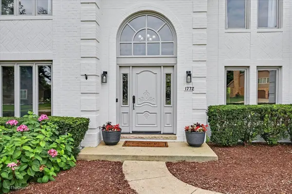 1772 Challenger CT, Wheaton, IL 60189