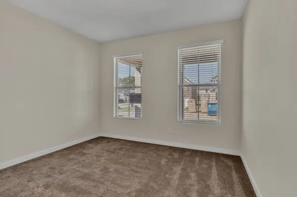 857 Nightingale Ave, Hendersonville, TN 37075