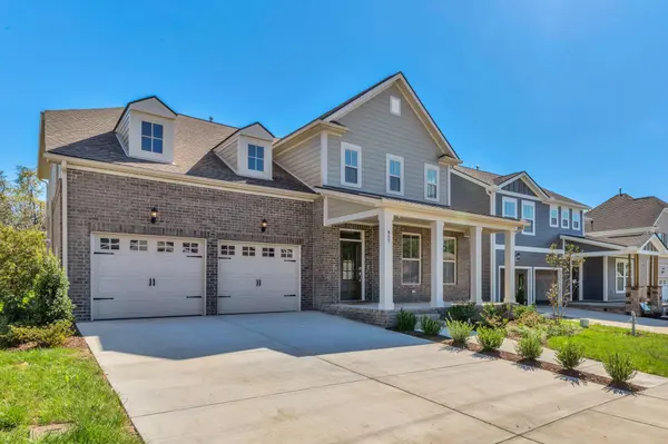 857 Nightingale Ave, Hendersonville, TN 37075
