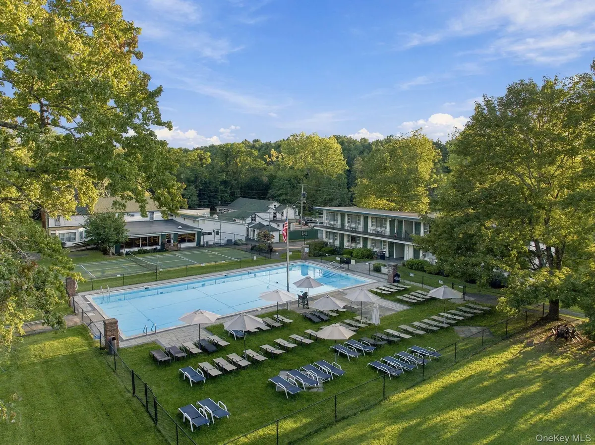 77 Johnny Cake LN, Greenville, NY 12083