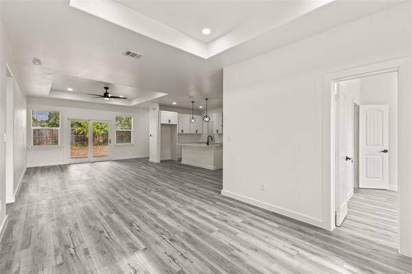 907 Howard Street, Seagoville, TX 75159