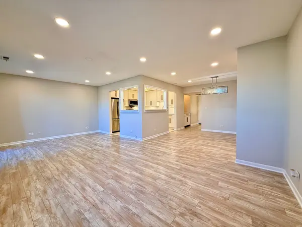 9355 Landings LN #503, Des Plaines, IL 60016