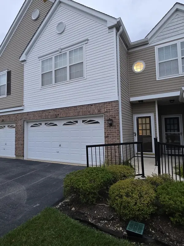 37 Arboretum DR #1, Lombard, IL 60148