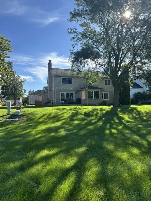 1N210 COVENTRY DR, Wheaton, IL 60188