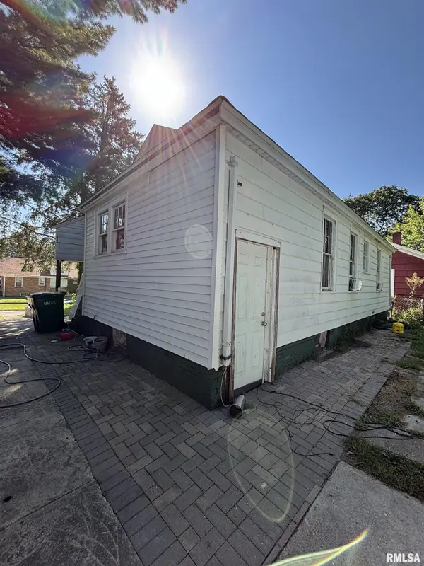 564 N PEARL ST, Galesburg, IL 61401