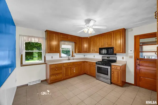 1632 BLOOMINGTON RD, East Peoria, IL 61611