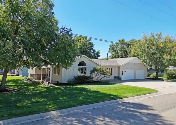 2304 Fairway Dr, Belleville, KS 66935