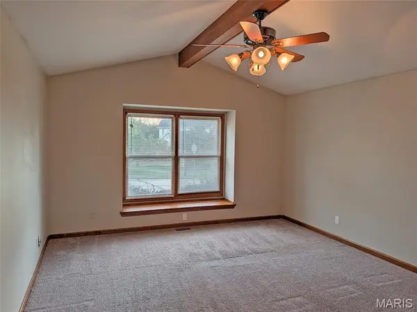 24 Huntington Pkwy, St Charles, MO 63301