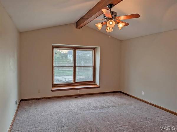24 Huntington Pkwy, St Charles, MO 63301