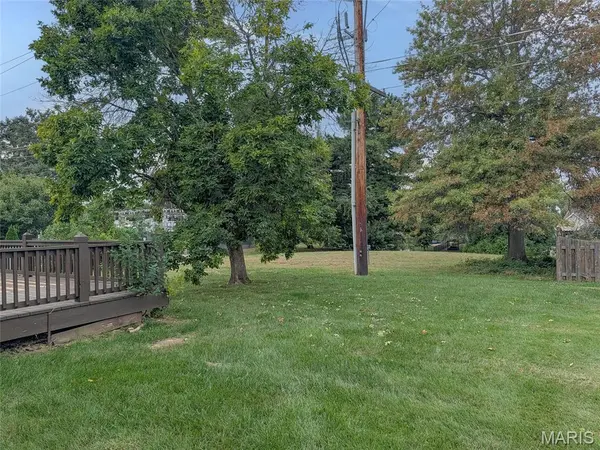 24 Huntington Pkwy, St Charles, MO 63301