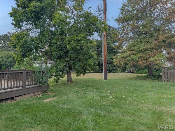 24 Huntington Pkwy, St Charles, MO 63301