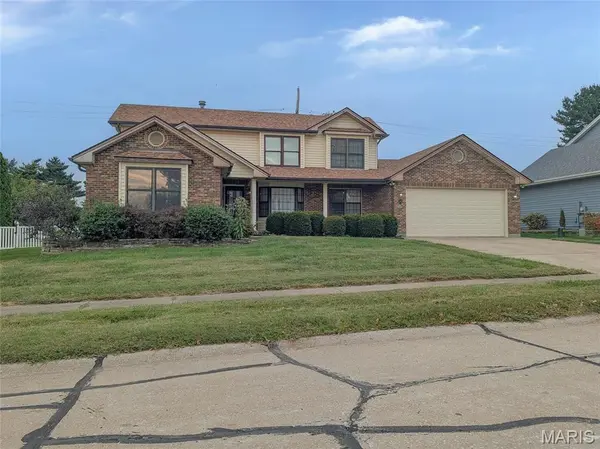 24 Huntington Pkwy, St Charles, MO 63301