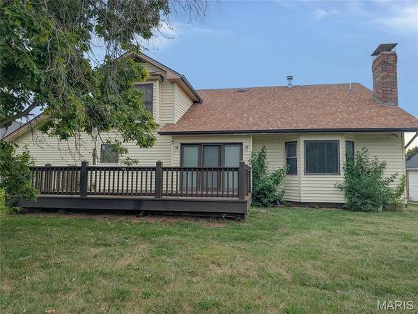 24 Huntington Pkwy, St Charles, MO 63301
