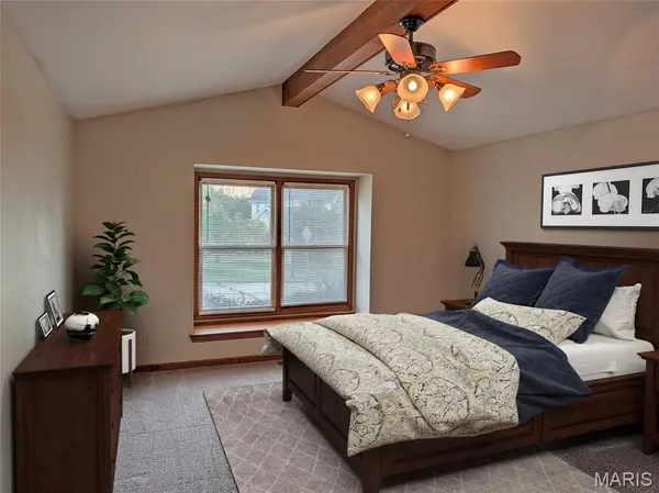 24 Huntington Pkwy, St Charles, MO 63301