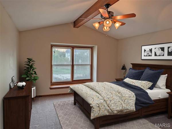 24 Huntington Pkwy, St Charles, MO 63301