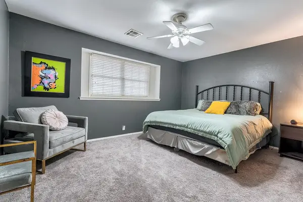 8813 Lakeaire DR, Oklahoma City, OK 73132