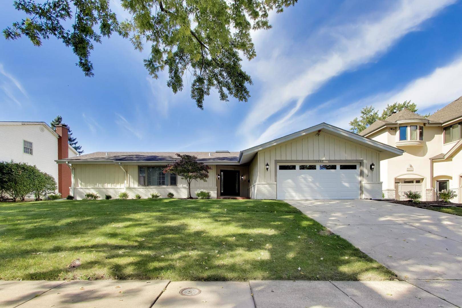 1117 Summit Hills LN, Naperville, IL 60563