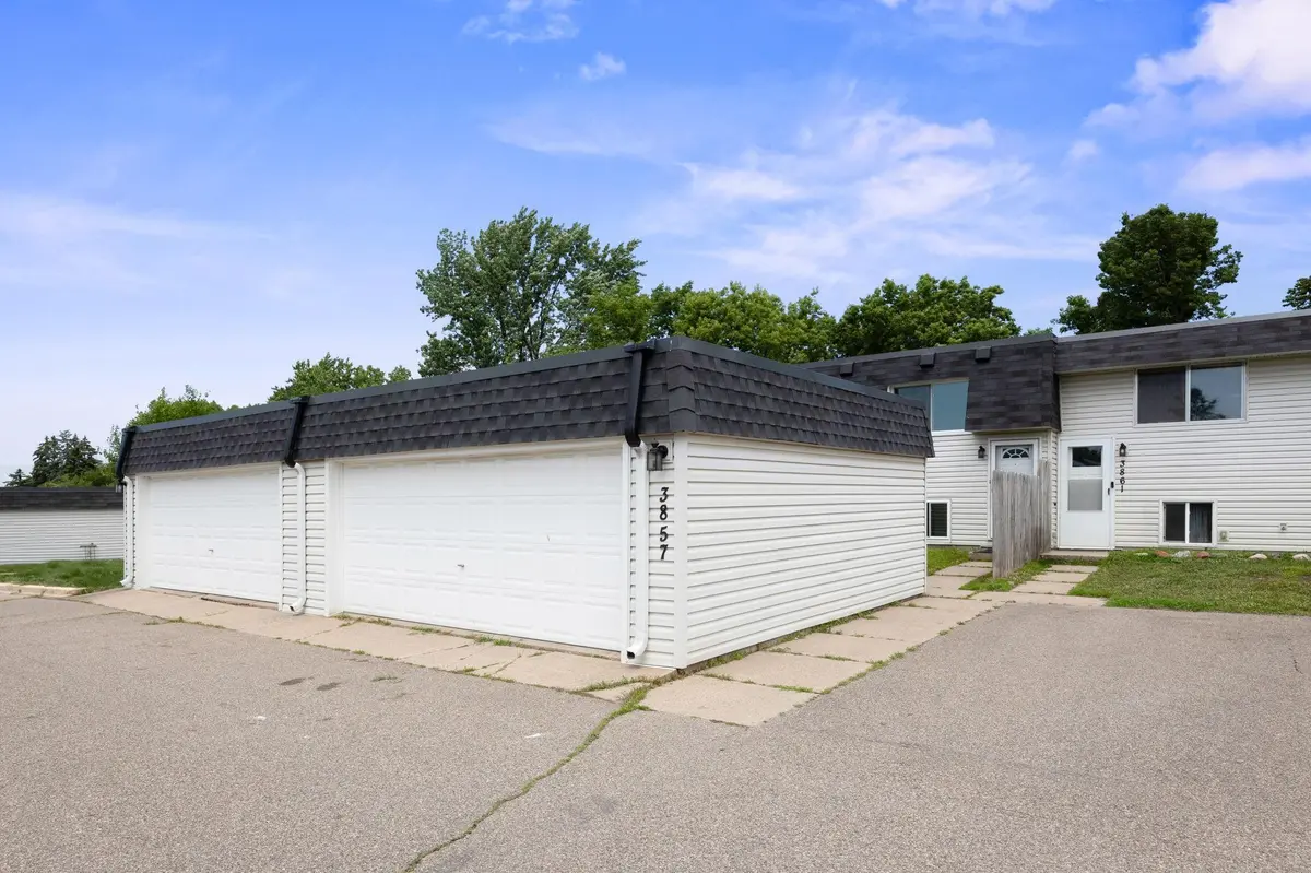 3857 Conroy TRL, Inver Grove Heights, MN 55076