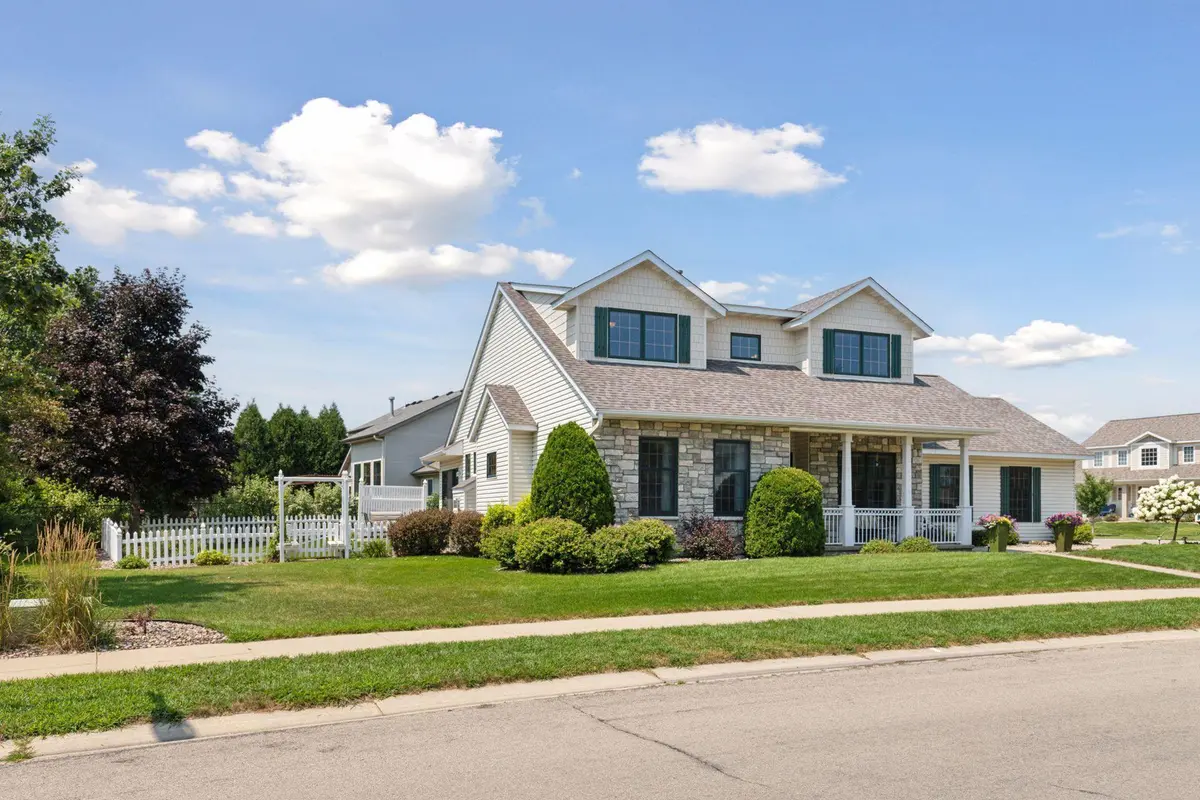 2730 Colleen ST NE, Rochester, MN 55906