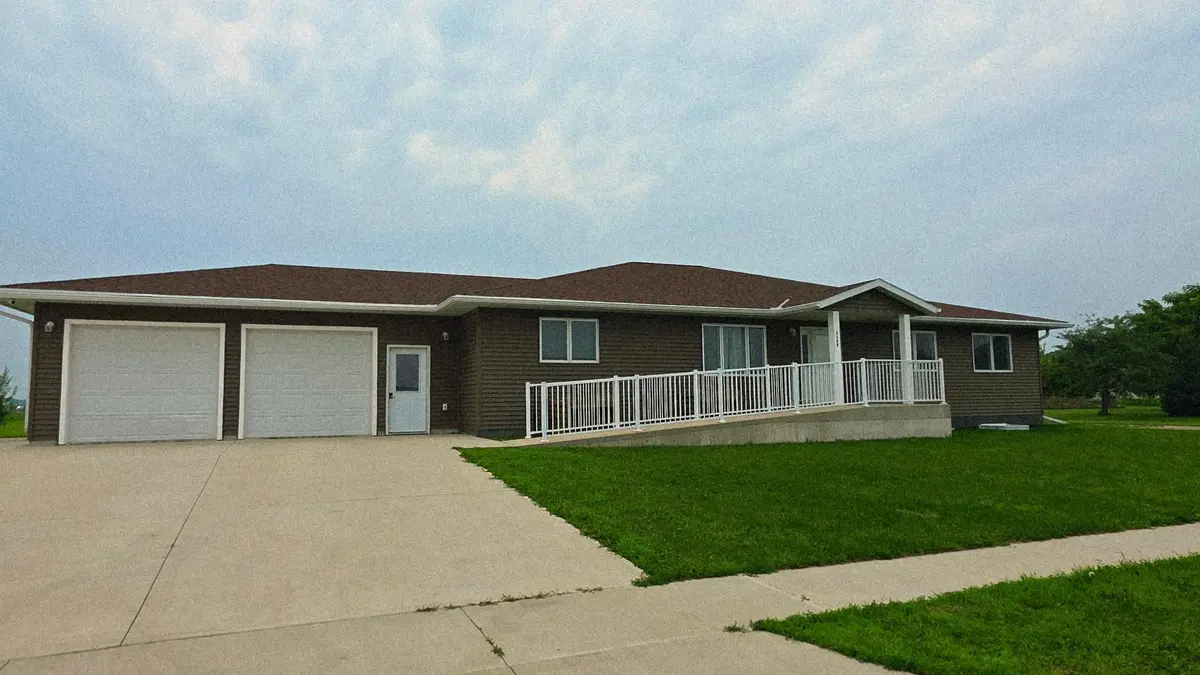 1400 Cheryl AVE, Marshall, MN 56258