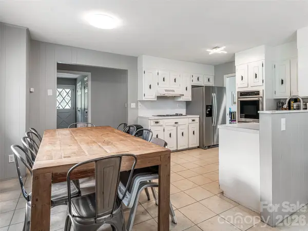 71 Happy Valley DR, Mills River, NC 28759