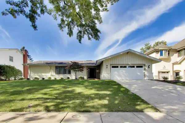 1117 Summit Hills LN, Naperville, IL 60563