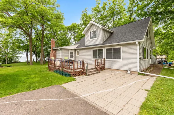 42271 Vista RD, Isle, MN 56342