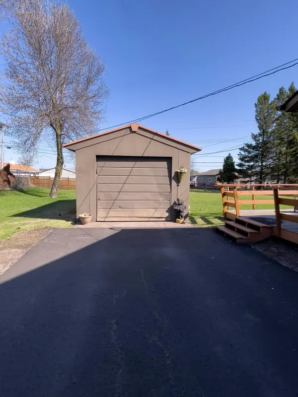 110 Hays CIR, Silver Bay, MN 55614