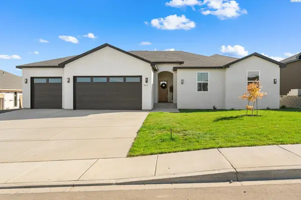 404 Hogan St, Sunnyside, WA 98944