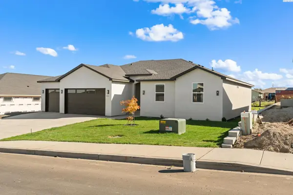 404 Hogan St, Sunnyside, WA 98944