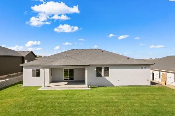 404 Hogan St, Sunnyside, WA 98944