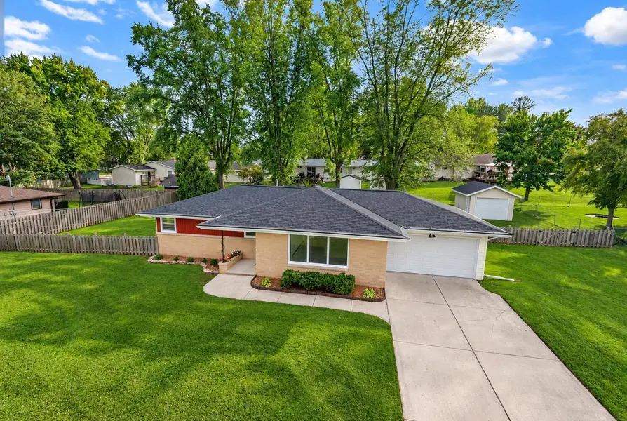1607 CORMIER RD, Green Bay, WI 54313-7910