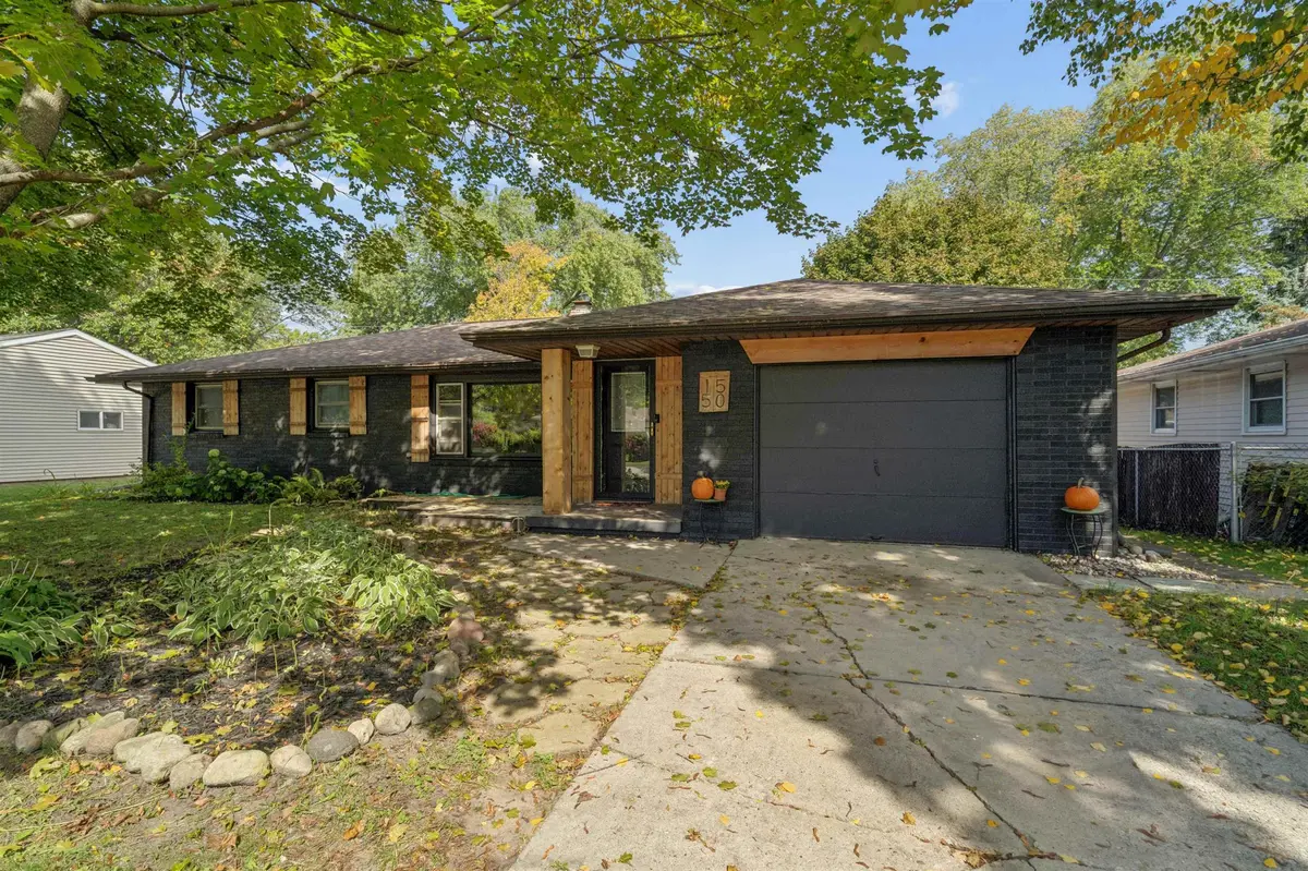 1550 CAREFUL DR, Green Bay, WI 54304