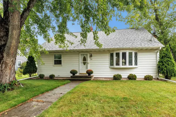 427 APOLLO WAY, De Pere, WI 54115-1313