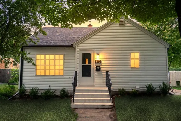 810 E 1ST ST, Kimberly, WI 54136