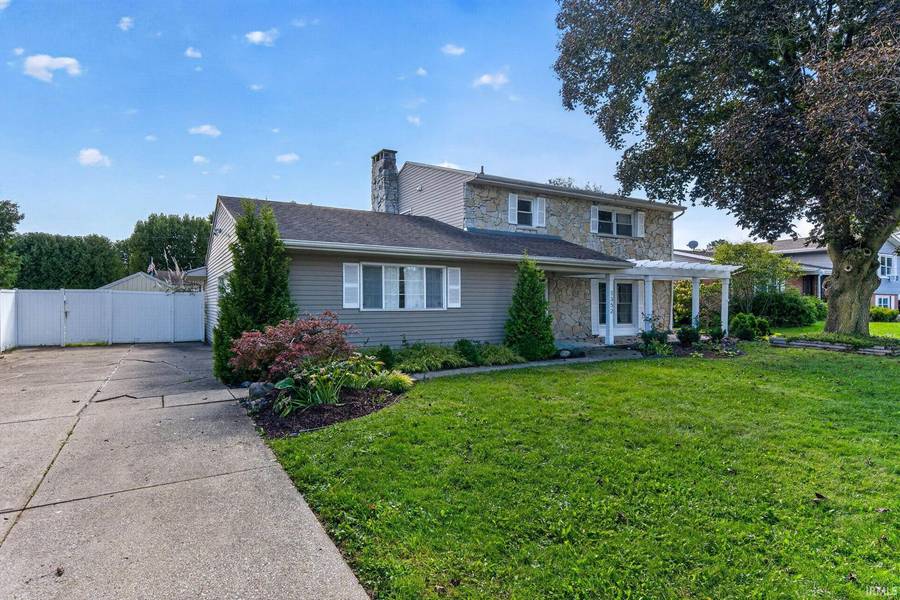 1352 Roelke DR, South Bend, IN 46614-6042