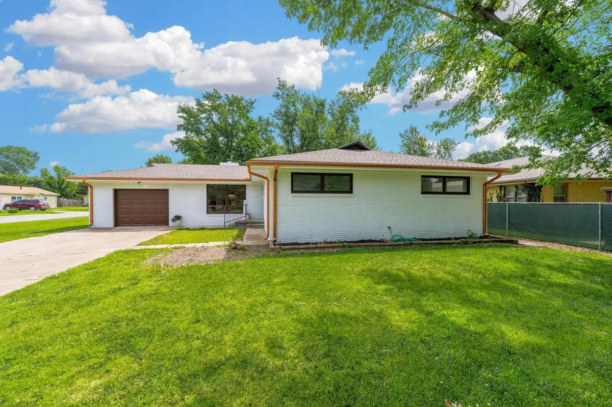 409 N Woodlawn St, Wellington, KS 67152