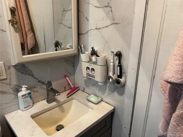 Address not disclosed, Valley Stream, NY 11580