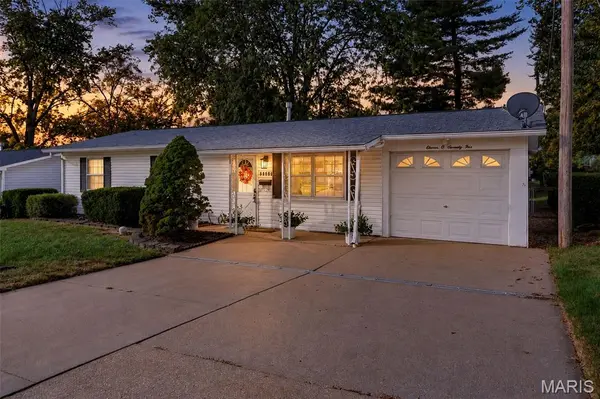 11075 Saxonhall DR, Bridgeton, MO 63044