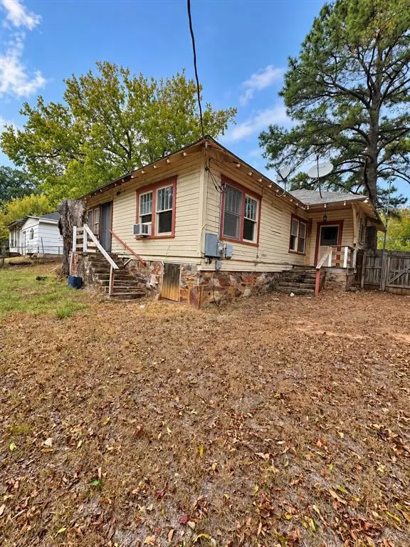404 E Kiamichi ST, Hugo, OK 74743